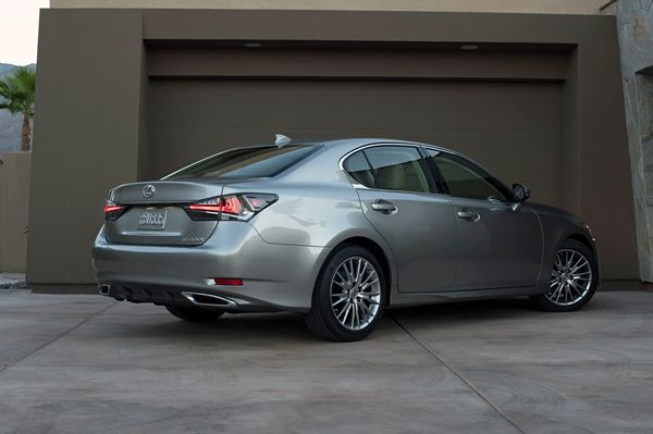 La Lexus GS s’offre un style plus affirmé et de nouveaux équipements technologiques