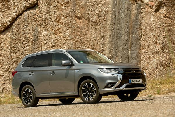 Le Mitsubishi Outlander PHEV remanié « Dynamic Shield » arrive