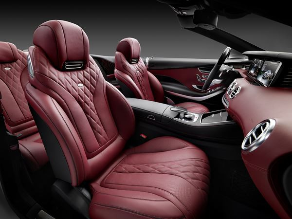 La Mercedes-Benz Classe S Cabriolet se démarque par un design distingué