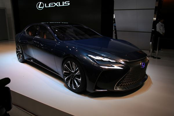 Dans les allées du 44ème salon automobile de Tokyo
