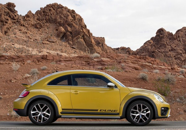 Une Volkswagen Coccinelle Dune au design off-road en approche