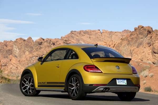 Une Volkswagen Coccinelle Dune au design off-road en approche