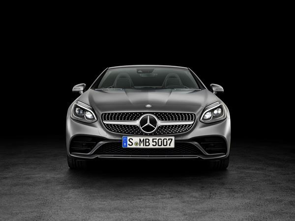 Le roadster compact Mercedes SLC embarque une technologie optimisée