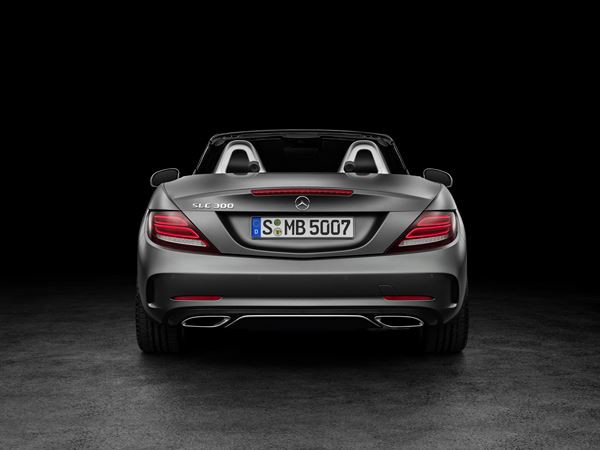 Le roadster compact Mercedes SLC embarque une technologie optimisée