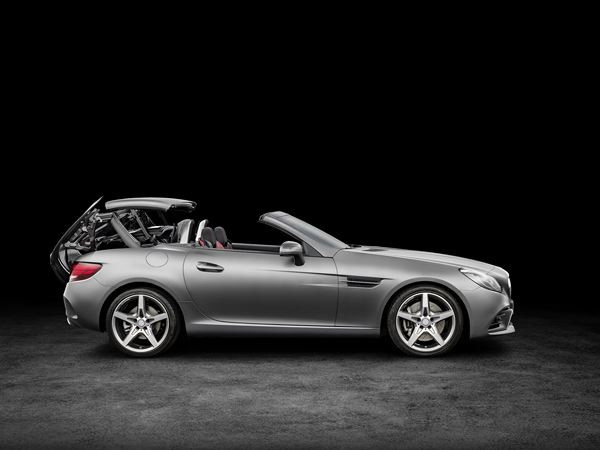 Le roadster compact Mercedes SLC embarque une technologie optimisée