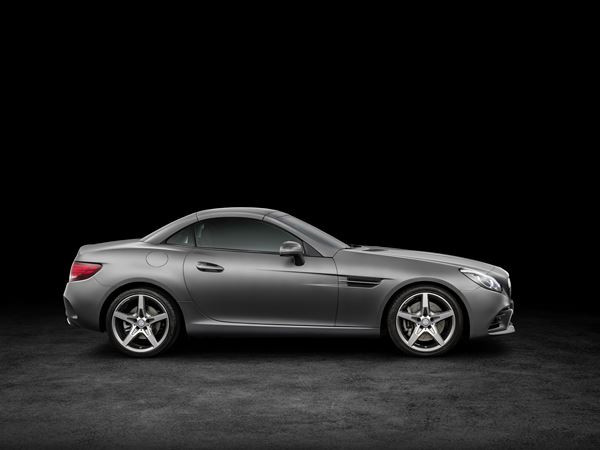 Le roadster compact Mercedes SLC embarque une technologie optimisée