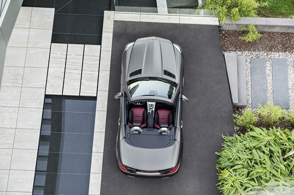 Le roadster compact Mercedes SLC embarque une technologie optimisée
