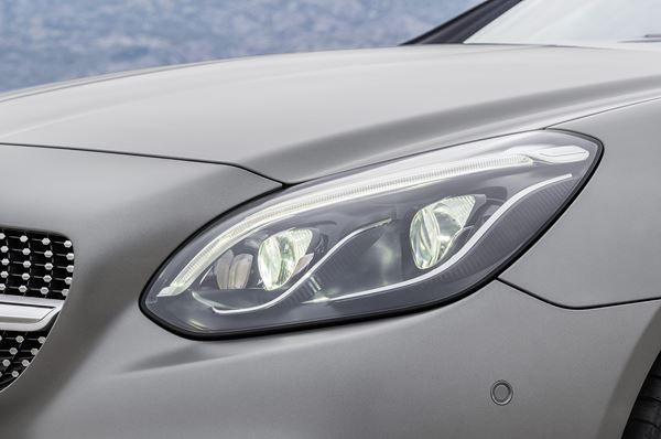 Le roadster compact Mercedes SLC embarque une technologie optimisée