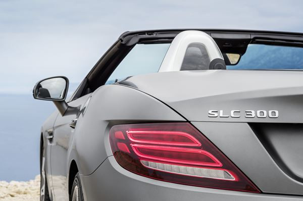 Le roadster compact Mercedes SLC embarque une technologie optimisée