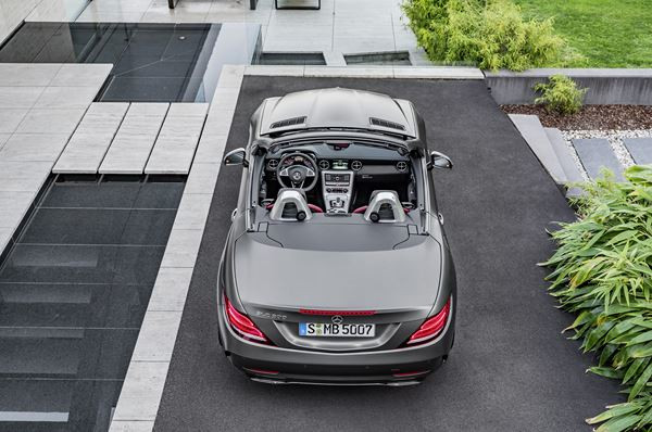 Le roadster compact Mercedes SLC embarque une technologie optimisée