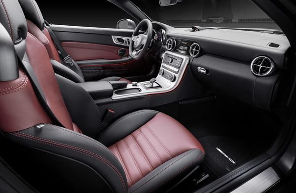 Le roadster compact Mercedes SLC embarque une technologie optimisée