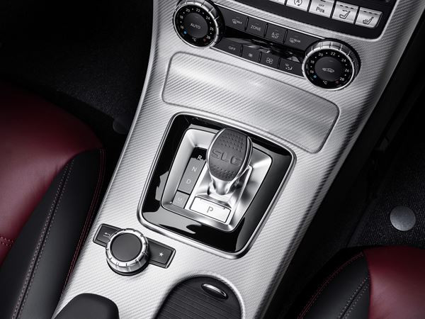 Le roadster compact Mercedes SLC embarque une technologie optimisée