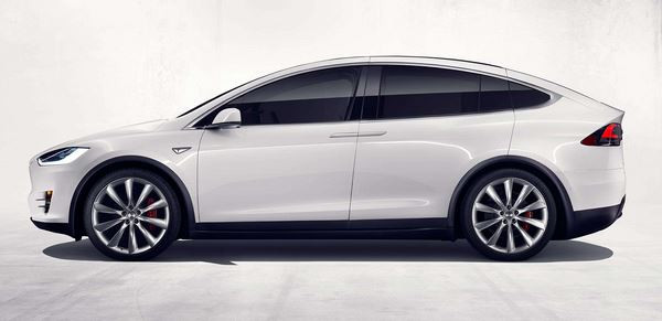 Tesla Model X: une berline électrique sept places dotée de portes arrière en élytre