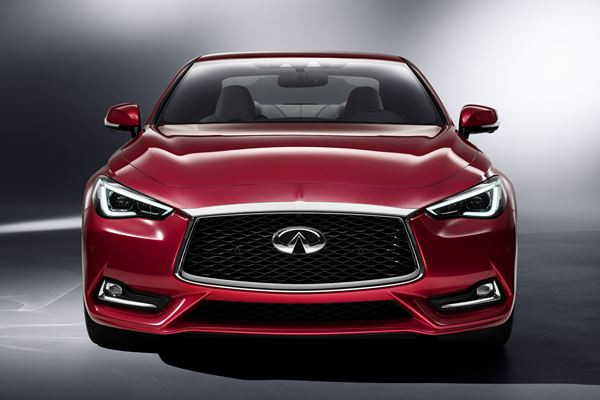 Le coupé sport Infiniti Q60 affiche un design tout en puissance