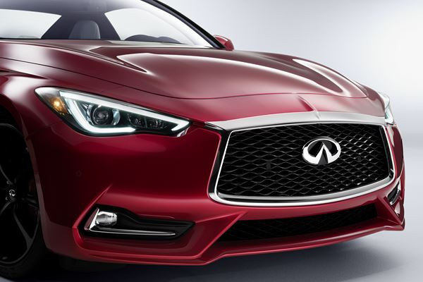 Le coupé sport Infiniti Q60 affiche un design tout en puissance