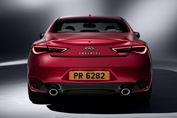 Le coupé sport Infiniti Q60 affiche un design tout en puissance