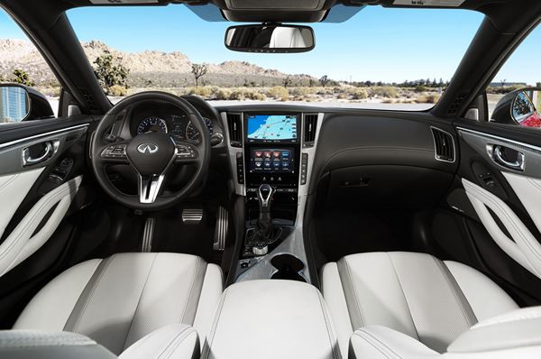 Le coupé sport Infiniti Q60 affiche un design tout en puissance