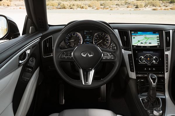Le coupé sport Infiniti Q60 affiche un design tout en puissance