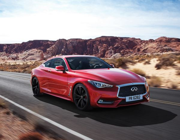 Le coupé sport Infiniti Q60 affiche un design tout en puissance