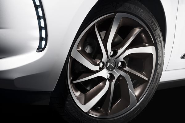 La parisienne chic et branchée DS 3 reçoit une nouvelle face avant