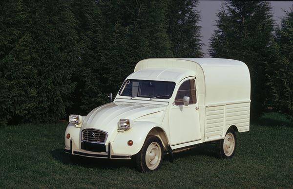 L'édition 2016 du salon Rétromobile ouvre ses portes
