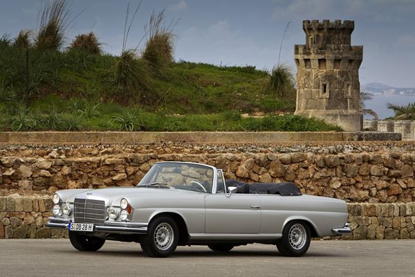 L'édition 2016 du salon Rétromobile ouvre ses portes
