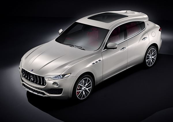 Le SUV de luxe Maserati Levante affiche une face avant massive