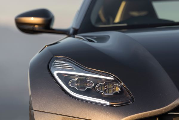 L'Aston Martin DB11 embarque un moteur V12 biturbo de 608 ch