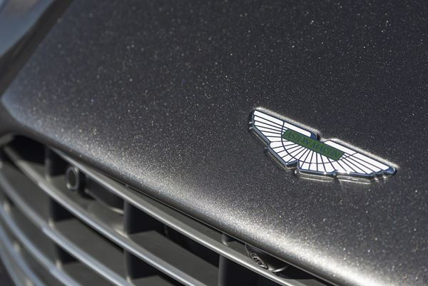 L'Aston Martin DB11 embarque un moteur V12 biturbo de 608 ch
