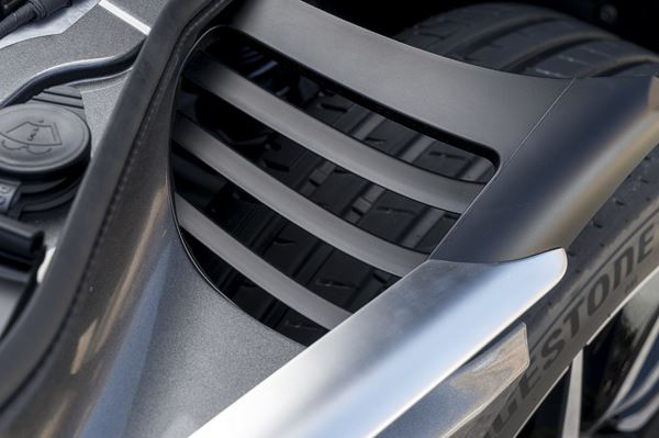L'Aston Martin DB11 embarque un moteur V12 biturbo de 608 ch