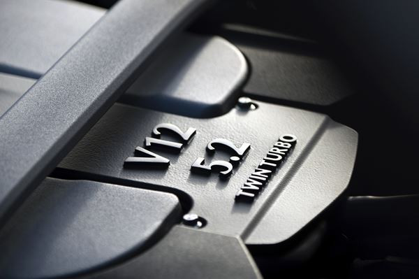 L'Aston Martin DB11 embarque un moteur V12 biturbo de 608 ch