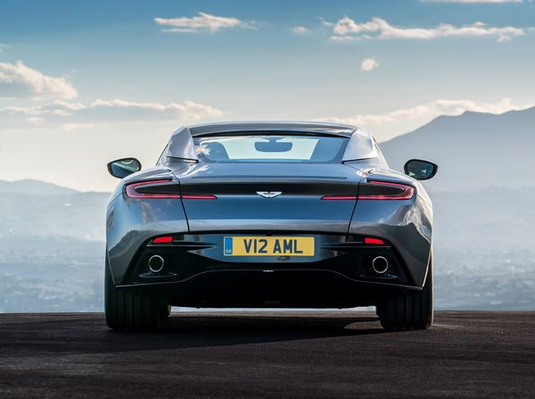 L'Aston Martin DB11 embarque un moteur V12 biturbo de 608 ch