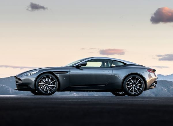 L'Aston Martin DB11 embarque un moteur V12 biturbo de 608 ch