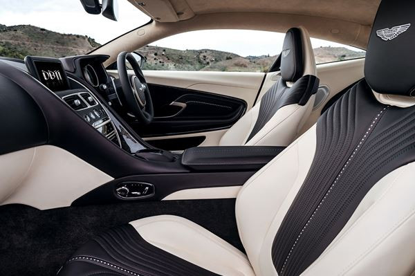 L'Aston Martin DB11 embarque un moteur V12 biturbo de 608 ch