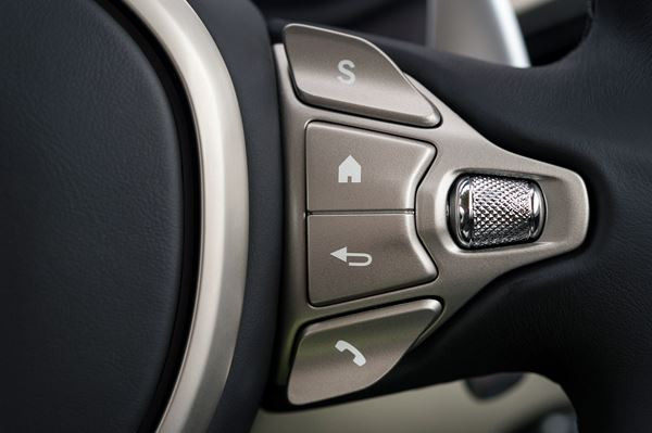 L'Aston Martin DB11 embarque un moteur V12 biturbo de 608 ch