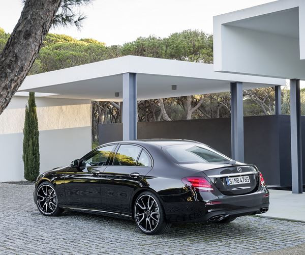 La Mercedes-AMG E 43 4Matic embarque un V6 biturbo 3.0 litres de 401 ch