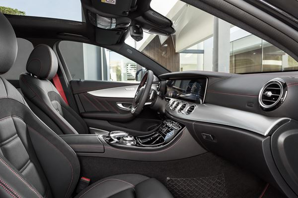 La Mercedes-AMG E 43 4Matic embarque un V6 biturbo 3.0 litres de 401 ch
