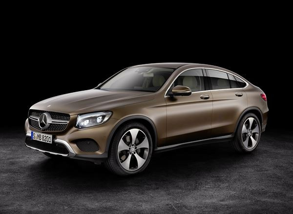 Le Mercedes GLC Coupé se singularise par une ligne de toit plongeante