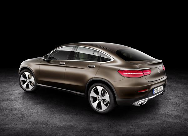 Le Mercedes GLC Coupé se singularise par une ligne de toit plongeante