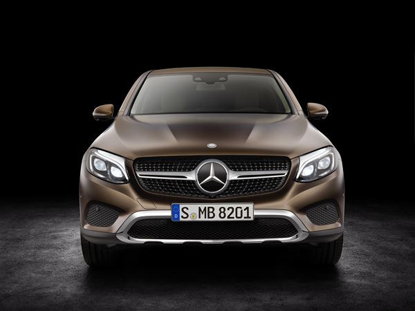 Le Mercedes GLC Coupé se singularise par une ligne de toit plongeante