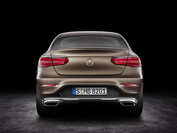 Le Mercedes GLC Coupé se singularise par une ligne de toit plongeante