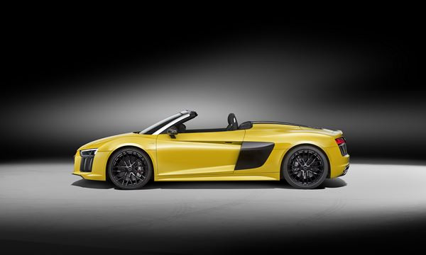 L'Audi R8 Spyder embarque une capote repliable en deux parties