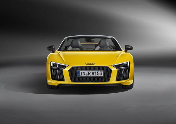 L'Audi R8 Spyder embarque une capote repliable en deux parties