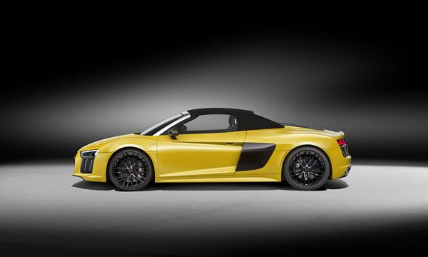 L'Audi R8 Spyder embarque une capote repliable en deux parties