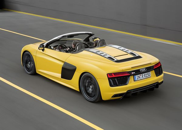 L'Audi R8 Spyder embarque une capote repliable en deux parties
