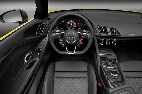 L'Audi R8 Spyder embarque une capote repliable en deux parties