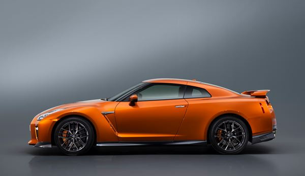La Nissan GT-R version 2017 repousse ses limites en matière de performances