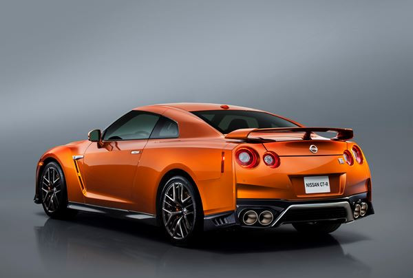 La Nissan GT-R version 2017 repousse ses limites en matière de performances