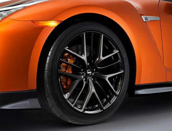 La Nissan GT-R version 2017 repousse ses limites en matière de performances