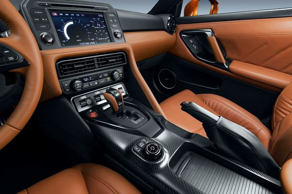 La Nissan GT-R version 2017 repousse ses limites en matière de performances